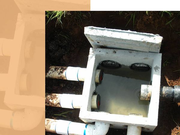 Distribution box for septic drain field